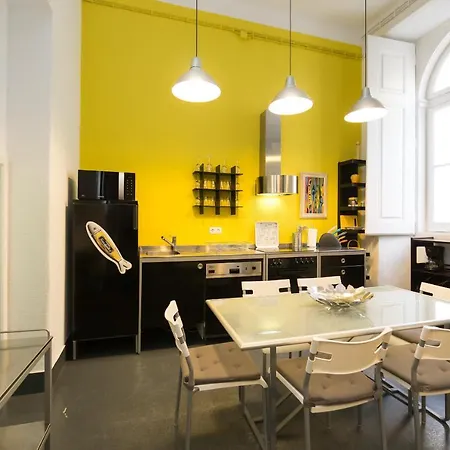 Large & Relaxing Loft In Alfama * ליסבון